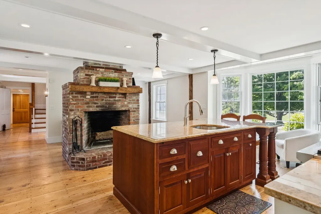 83 Worcester Road Hollis NH 03049