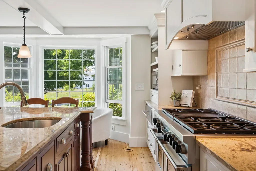 83 Worcester Road Hollis NH 03049