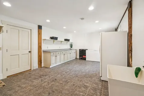 83 Worcester Road Hollis NH 03049