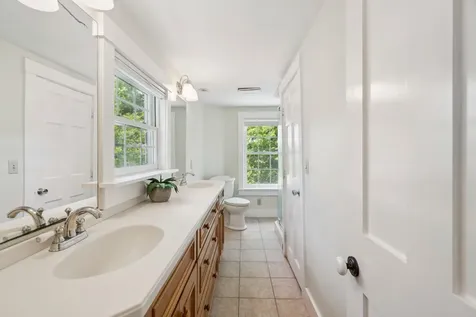 83 Worcester Road Hollis NH 03049
