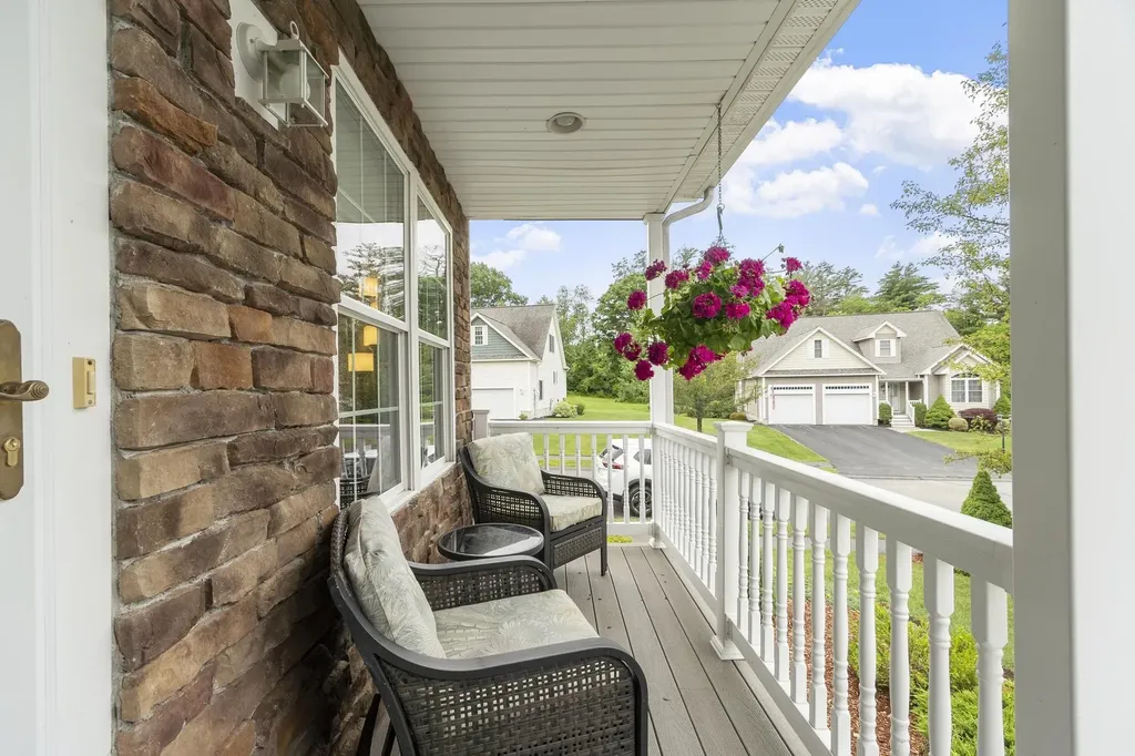 18 Harvest Road Windham NH 03087