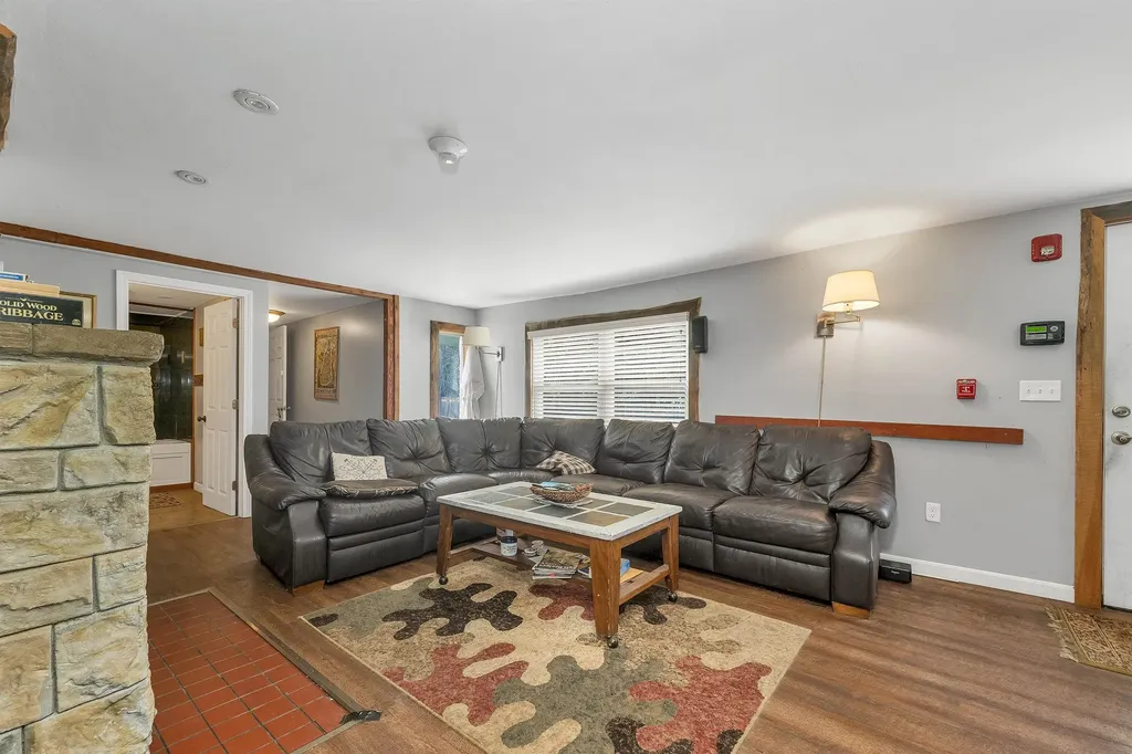 379 White Mountain Highway Conway NH 03818
