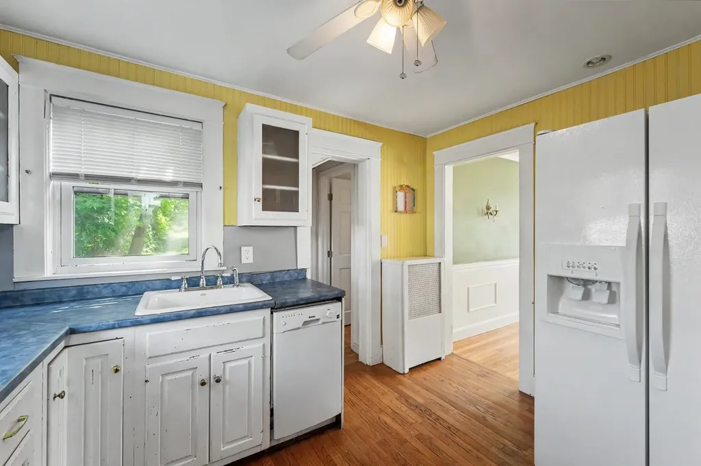 20 Lawndale Avenue Nashua NH 03060