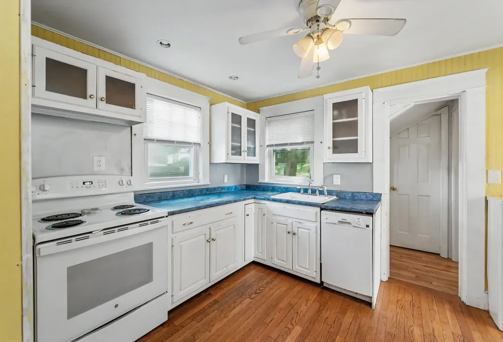 20 Lawndale Avenue Nashua NH 03060