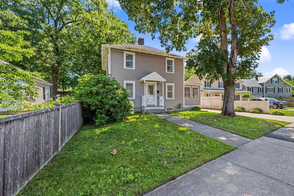 20 Lawndale Avenue Nashua NH 03060