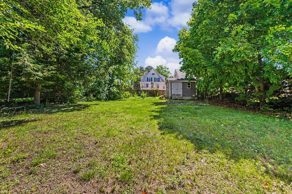 20 Lawndale Avenue Nashua NH 03060
