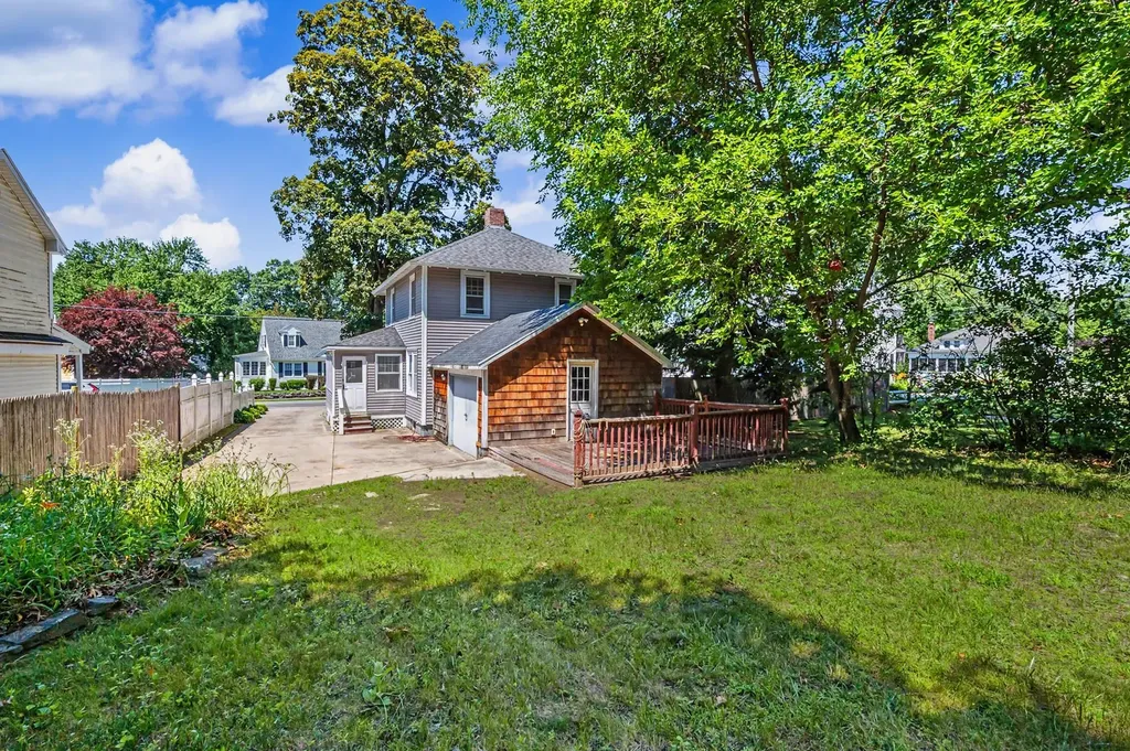 20 Lawndale Avenue Nashua NH 03060