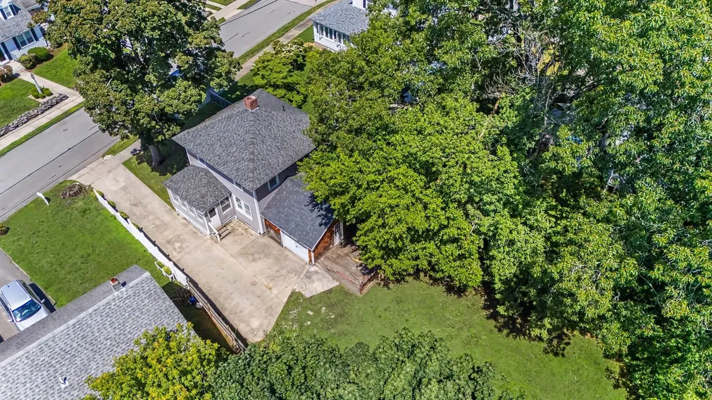20 Lawndale Avenue Nashua NH 03060