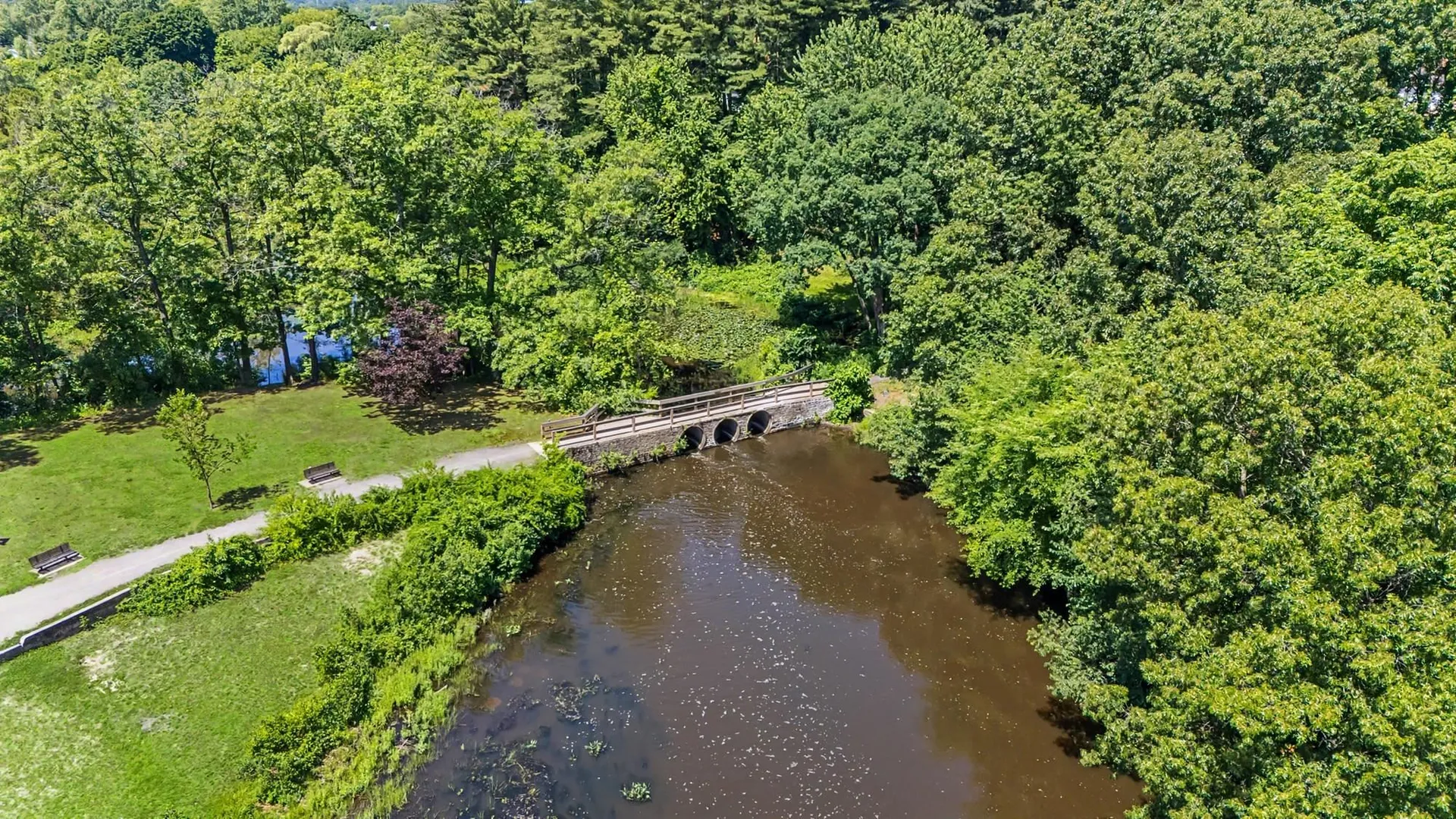 20 Lawndale Avenue Nashua NH 03060