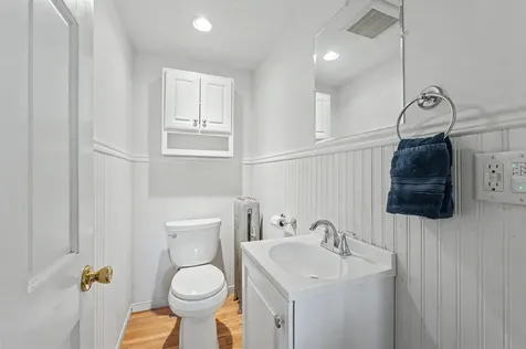 20 Lawndale Avenue Nashua NH 03060