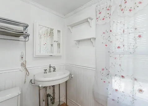 20 Lawndale Avenue Nashua NH 03060