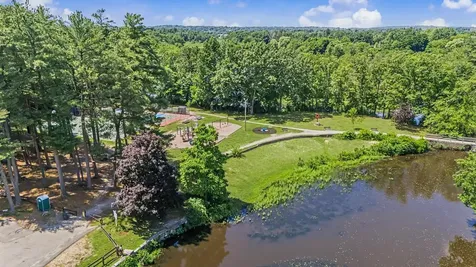 20 Lawndale Avenue Nashua NH 03060
