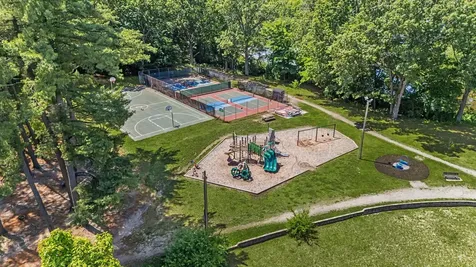 20 Lawndale Avenue Nashua NH 03060