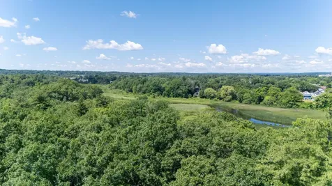 20 Lawndale Avenue Nashua NH 03060