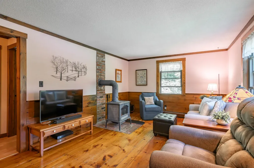 218 Kingston Road Danville NH 03819