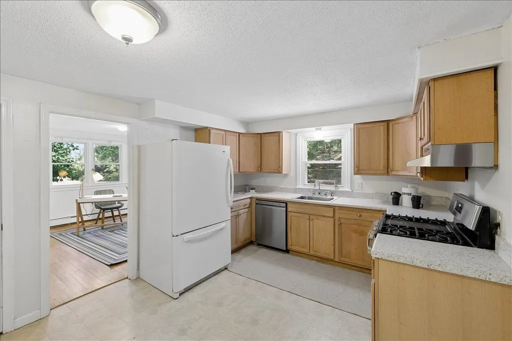 11 Hartson Circle Hudson NH 03051