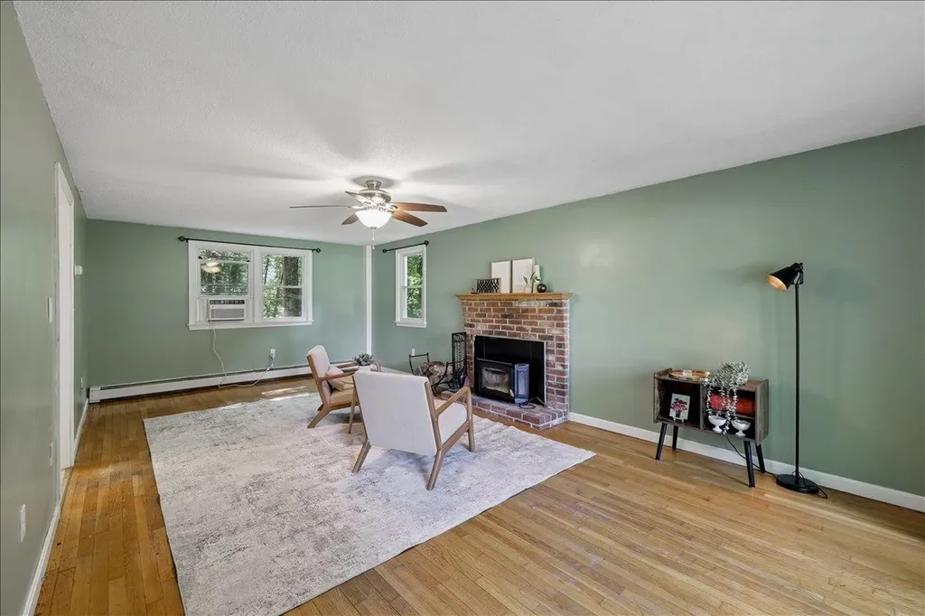 11 Hartson Circle Hudson NH 03051
