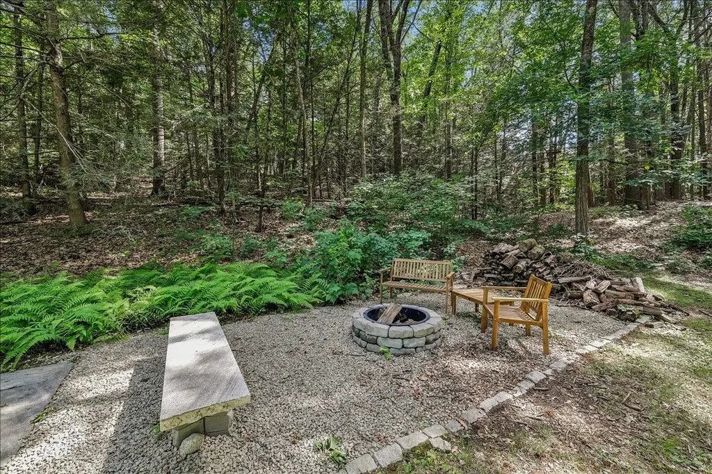 11 Hartson Circle Hudson NH 03051