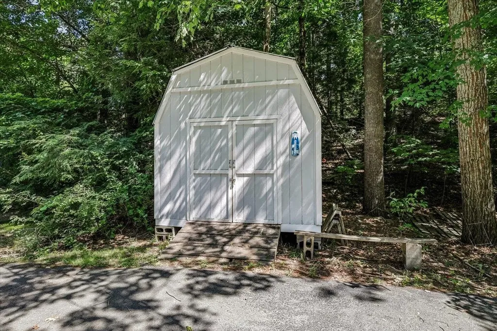 11 Hartson Circle Hudson NH 03051