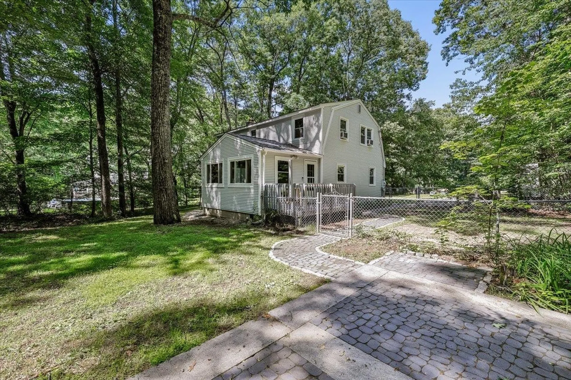 11 Hartson Circle Hudson NH 03051