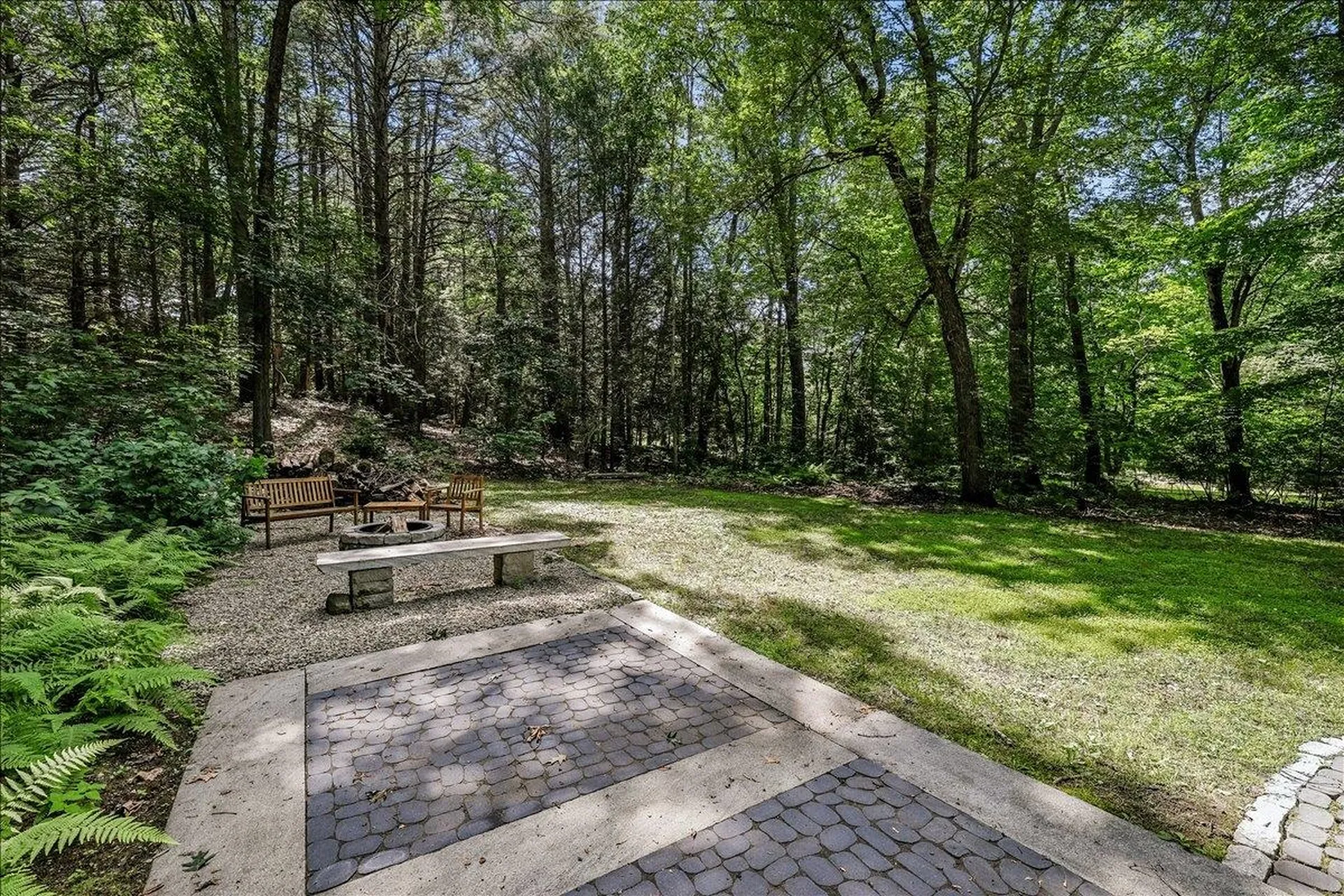 11 Hartson Circle Hudson NH 03051