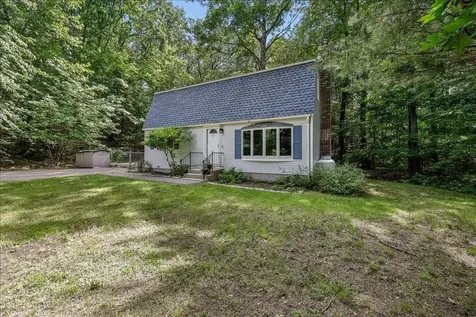 11 Hartson Circle Hudson NH 03051