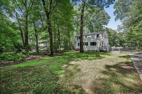 11 Hartson Circle Hudson NH 03051