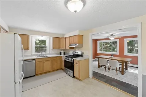 11 Hartson Circle Hudson NH 03051