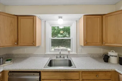 11 Hartson Circle Hudson NH 03051