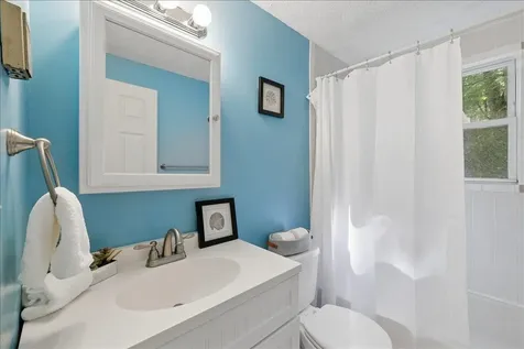 11 Hartson Circle Hudson NH 03051