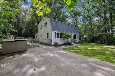 11 Hartson Circle Hudson NH 03051