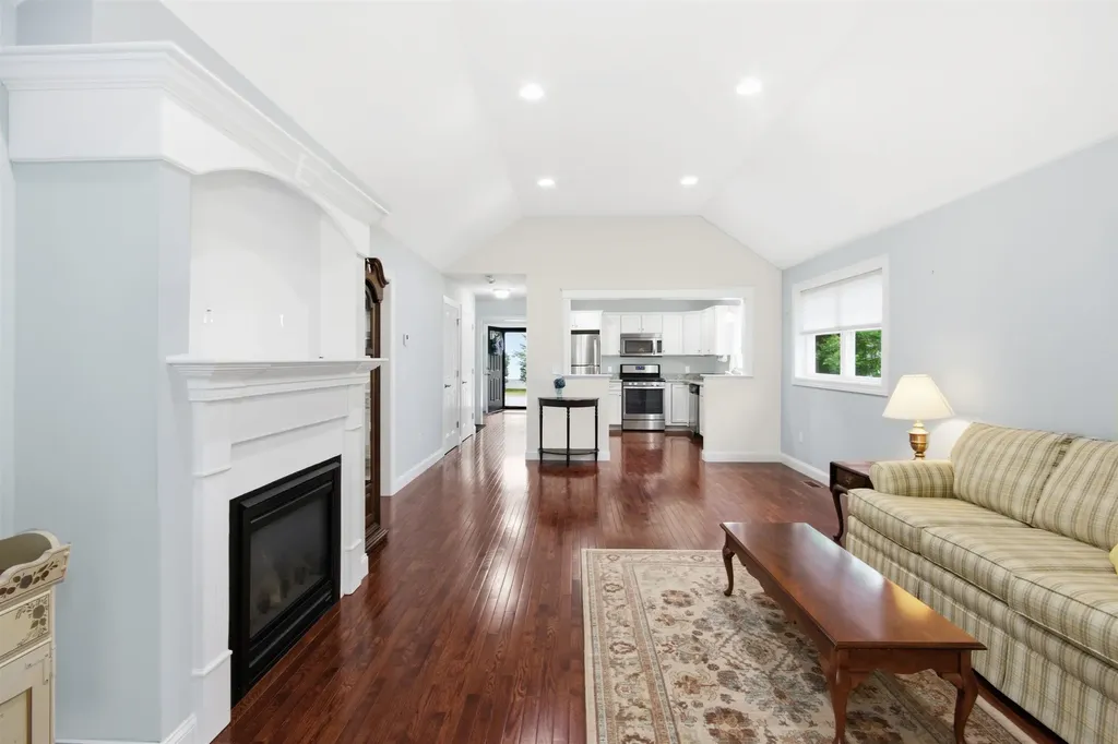 19 Furnival Road Nashua NH 03064