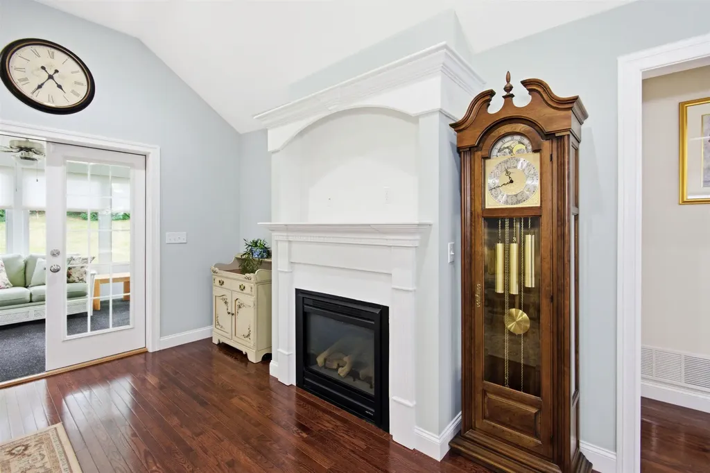19 Furnival Road Nashua NH 03064