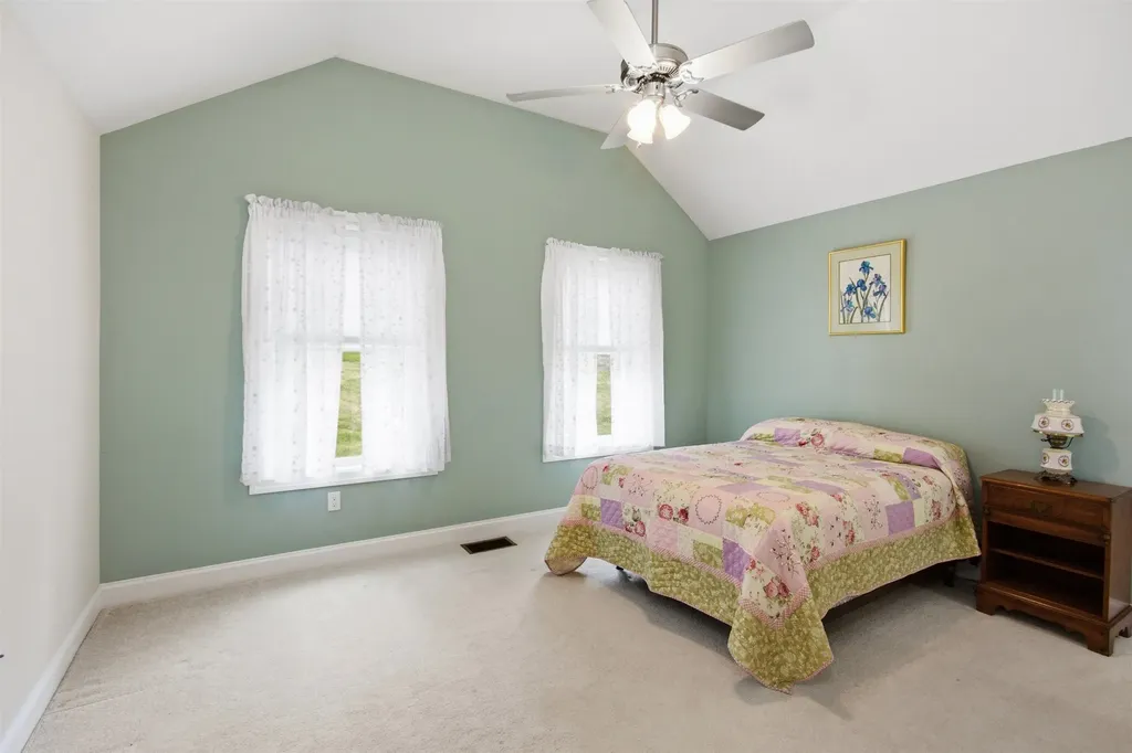 19 Furnival Road Nashua NH 03064