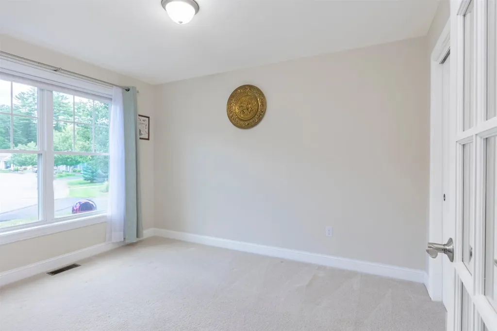 19 Furnival Road Nashua NH 03064