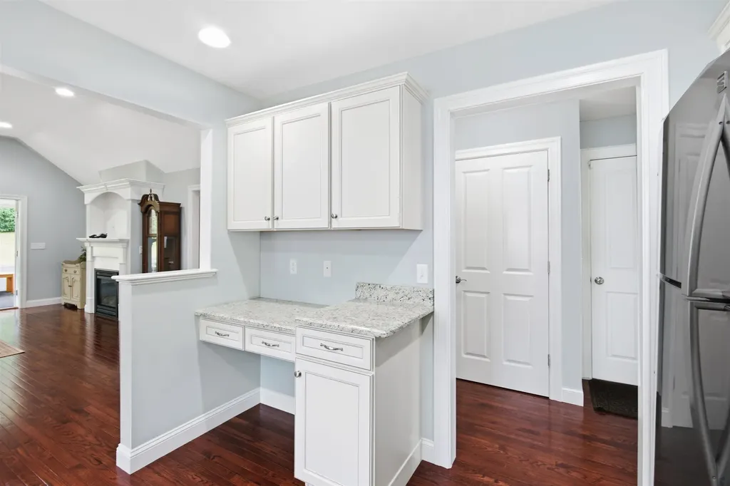 19 Furnival Road Nashua NH 03064