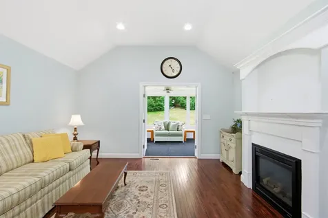 19 Furnival Road Nashua NH 03064