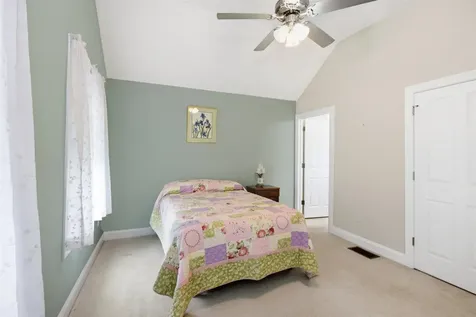 19 Furnival Road Nashua NH 03064