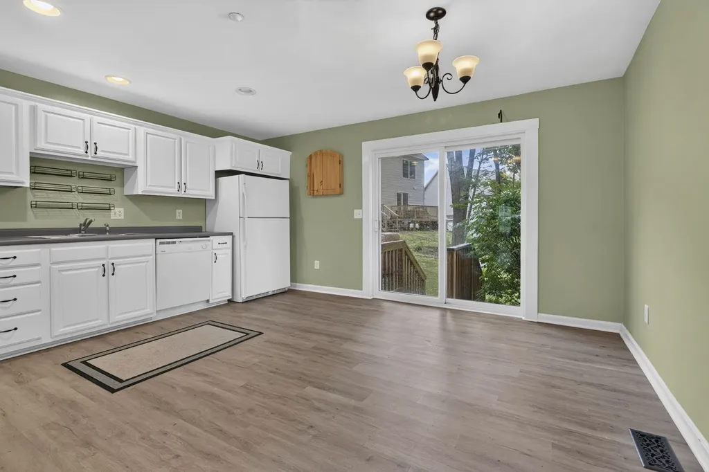 41 Shadowbrook Drive Hudson NH 03051