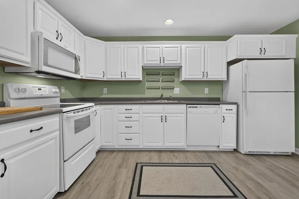 41 Shadowbrook Drive Hudson NH 03051