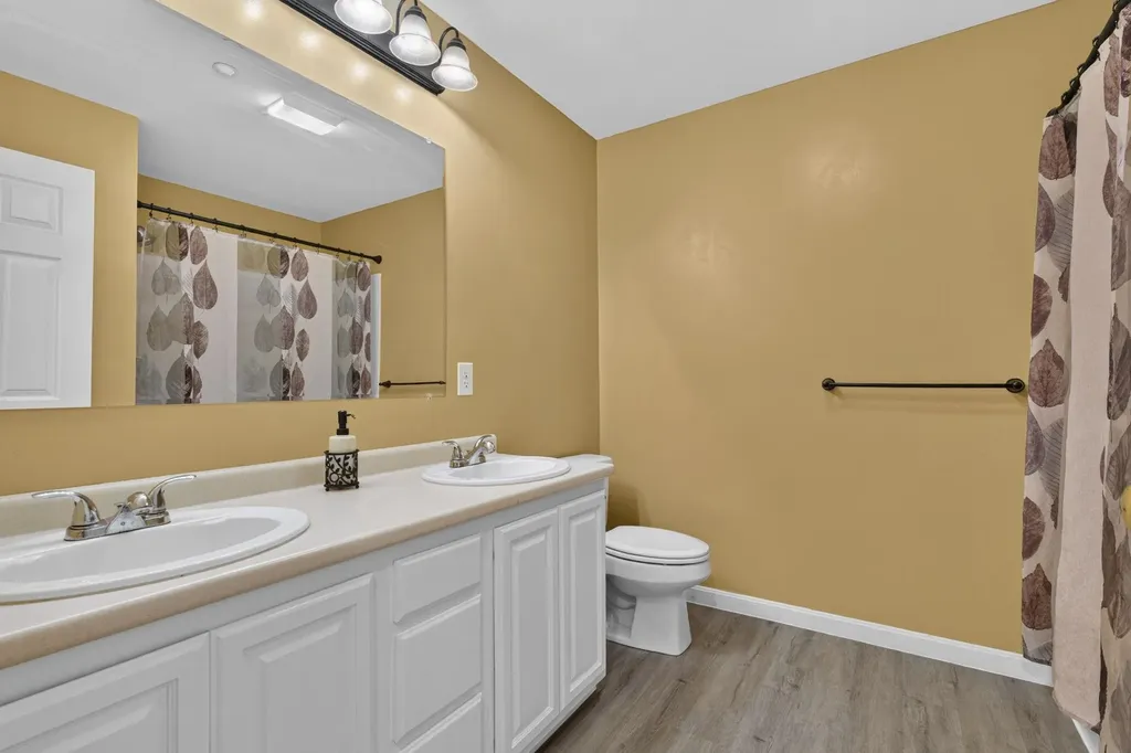 41 Shadowbrook Drive Hudson NH 03051