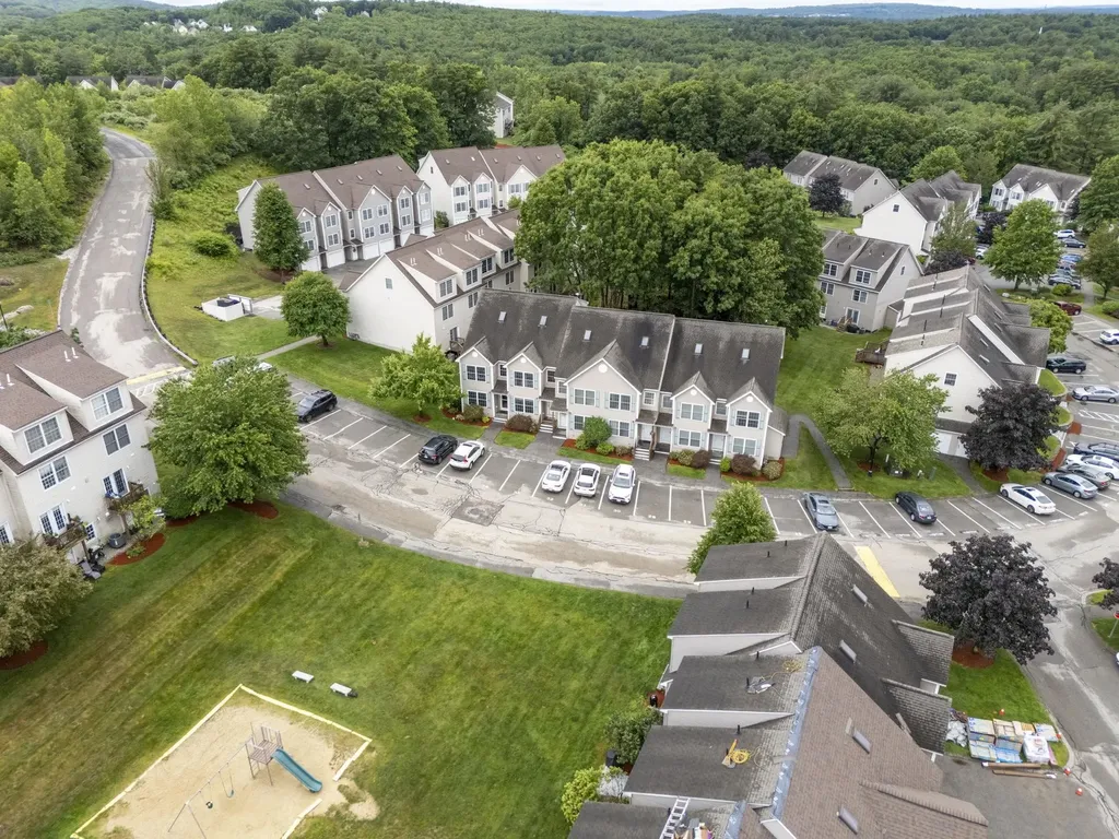 41 Shadowbrook Drive Hudson NH 03051