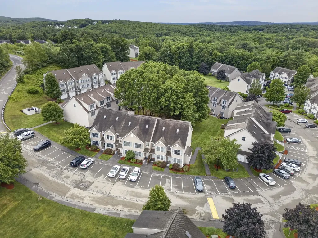 41 Shadowbrook Drive Hudson NH 03051