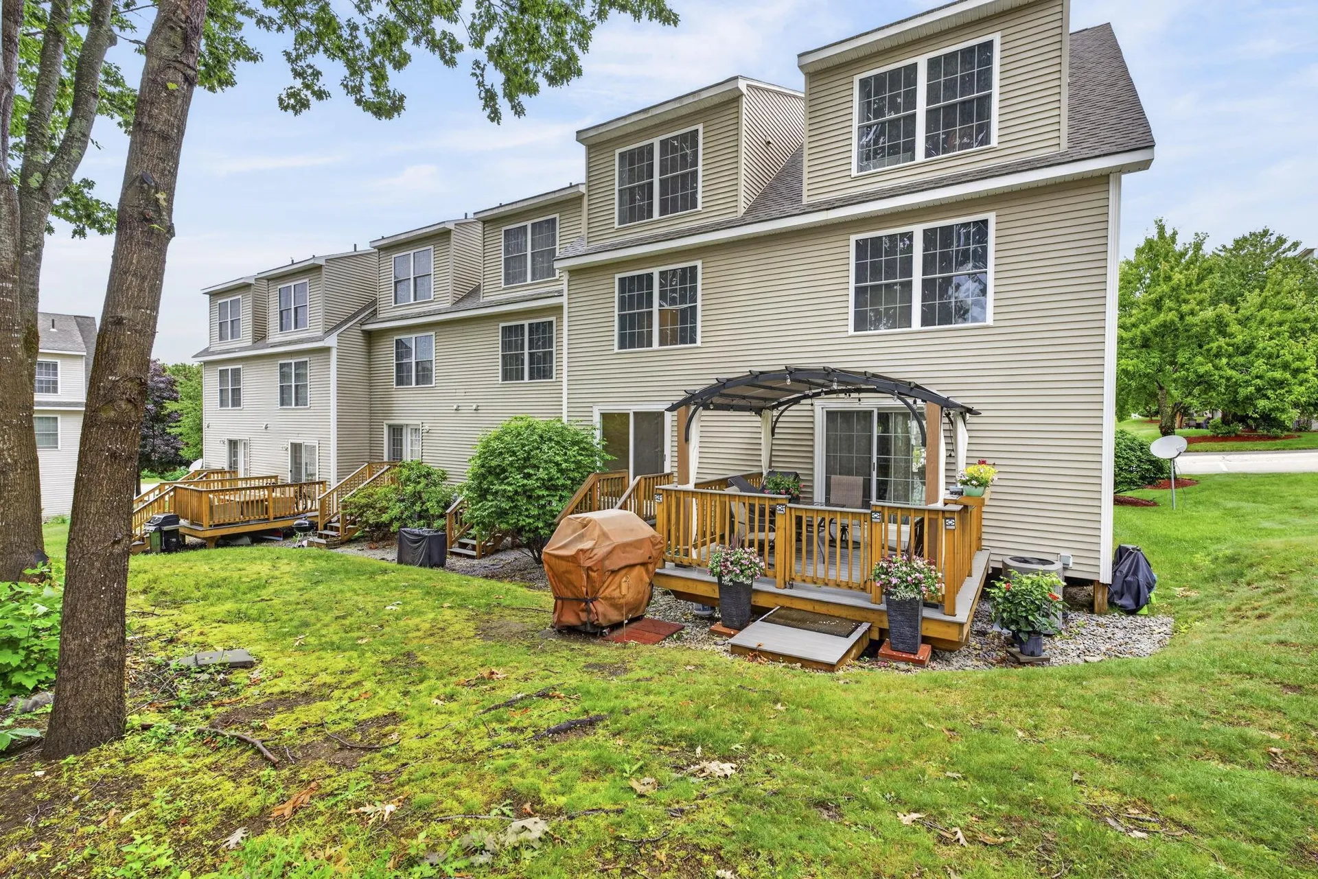 41 Shadowbrook Drive Hudson NH 03051