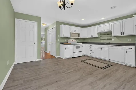 41 Shadowbrook Drive Hudson NH 03051