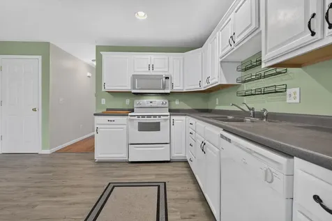41 Shadowbrook Drive Hudson NH 03051