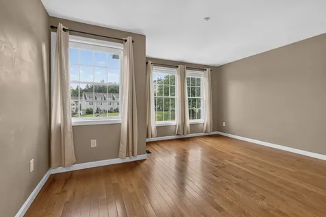 41 Shadowbrook Drive Hudson NH 03051