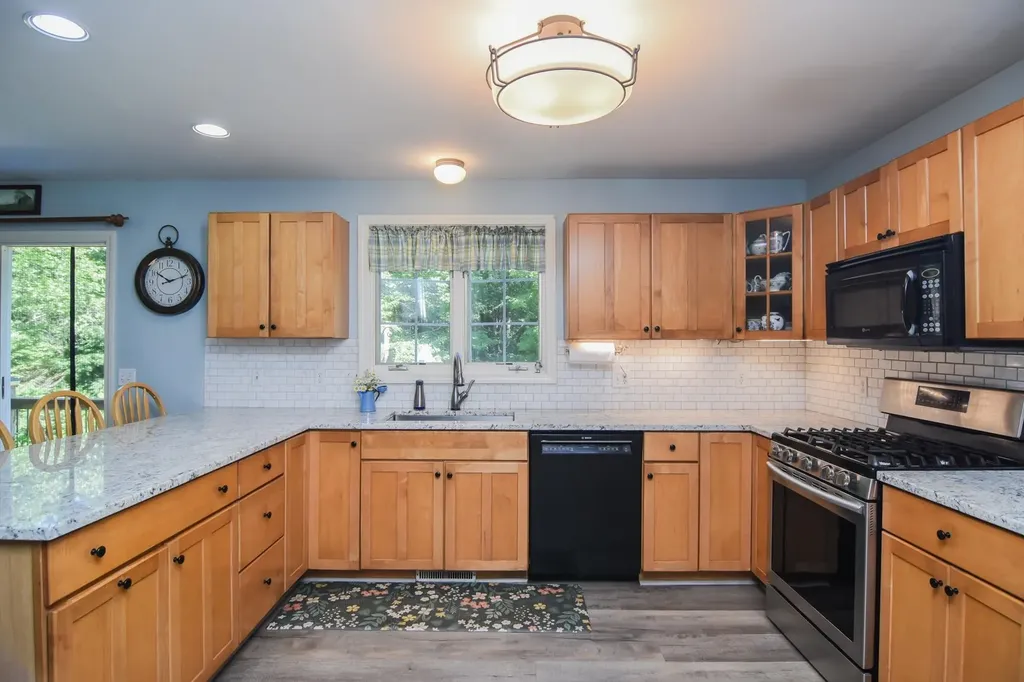 22 Sargent Road Brookline NH 03033
