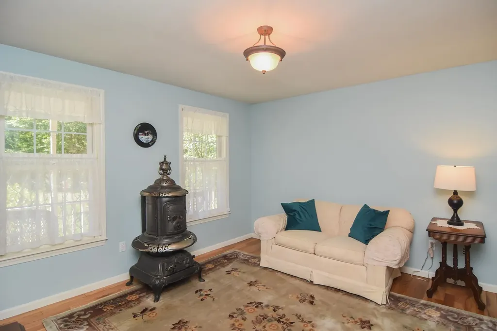 22 Sargent Road Brookline NH 03033