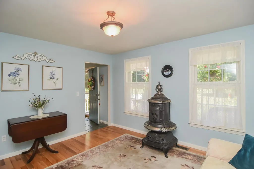 22 Sargent Road Brookline NH 03033